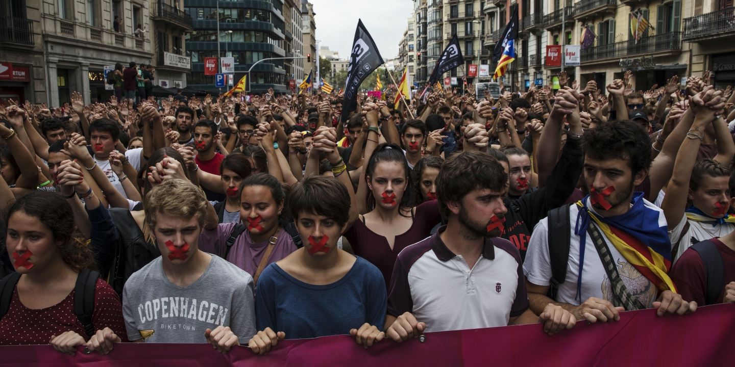 Студенты протестуют против действий испанской полиции